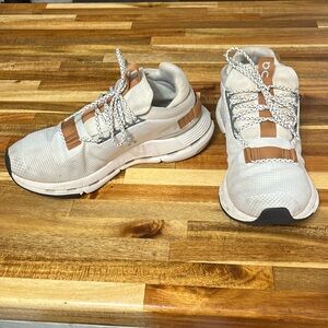 White/Pearl brown and tan oncloud cloud nova on women’s size 8